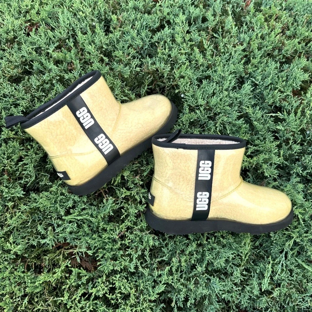 Ugg Classic Clear Mini Winter Boots‎ Women's Size 6 Cream